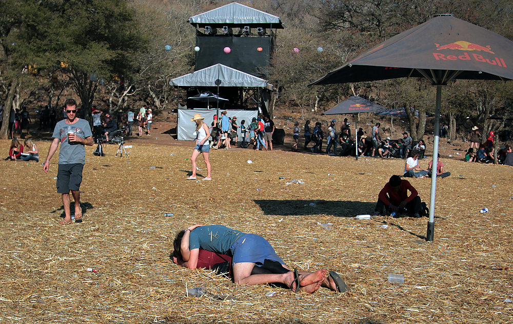 Drunk people making out at OppiKoppi.