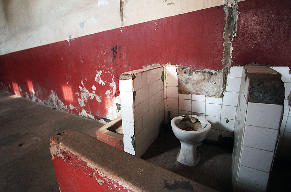 prison toilet