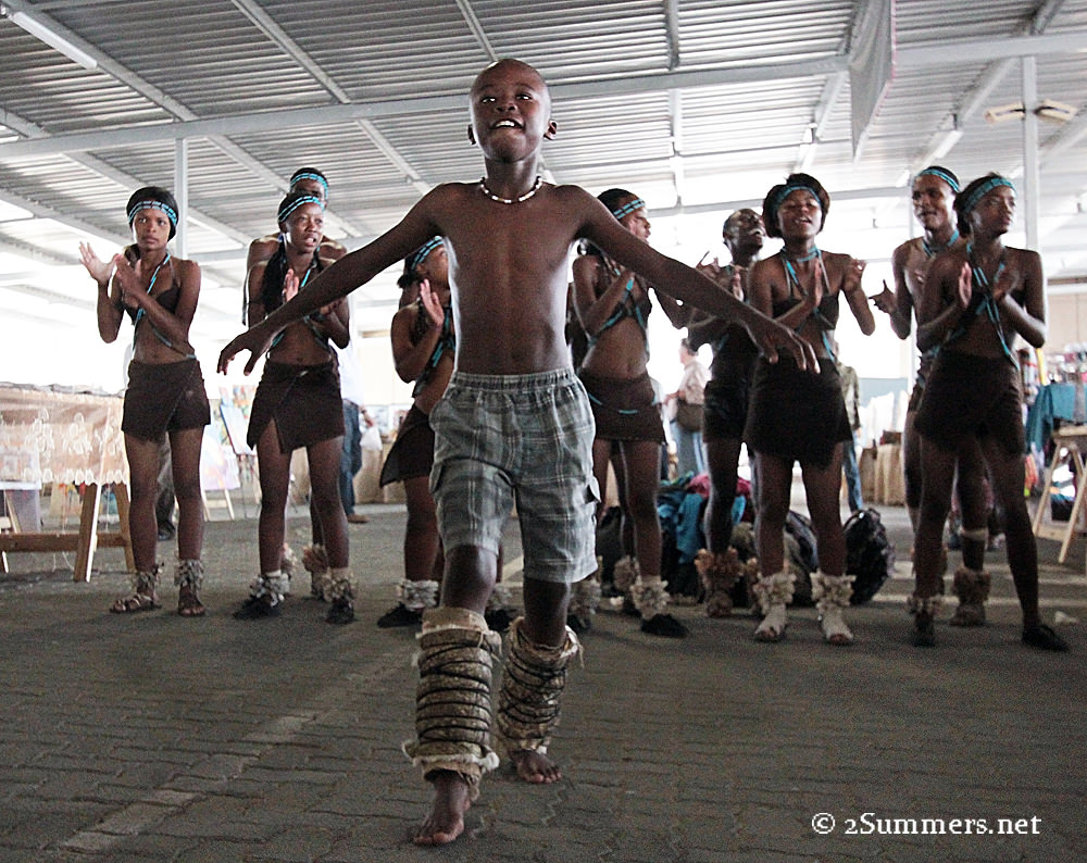 Rosebank - Finders Keepers Market dancers2