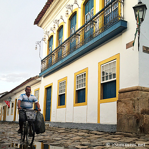 Paraty cyclist