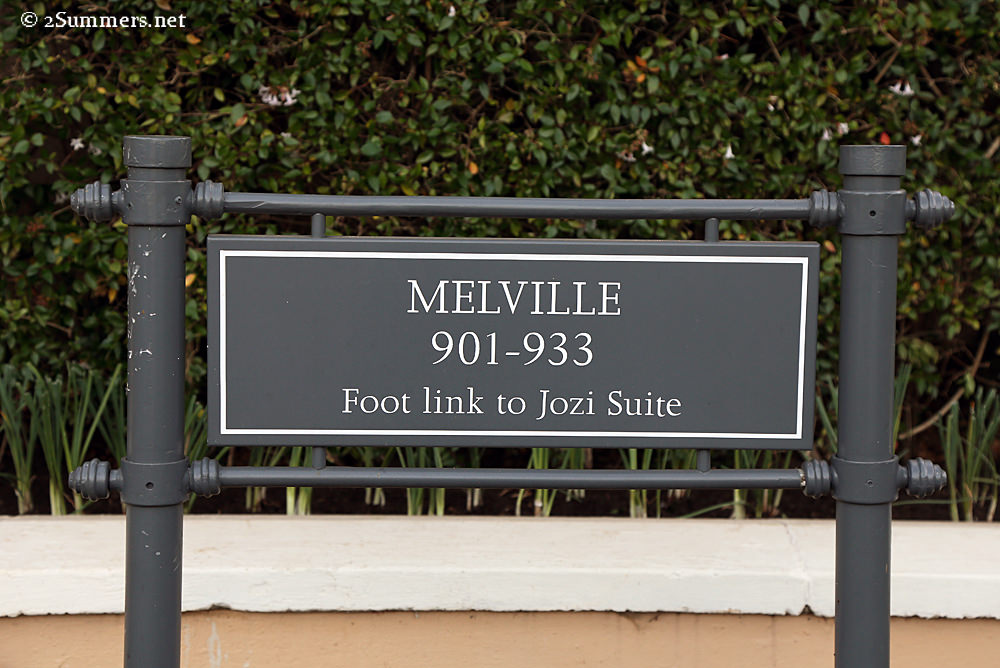 Four Seasons Melville sign