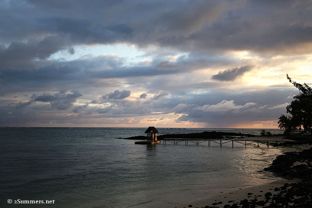 Belle-Mare-sunrise-jetty
