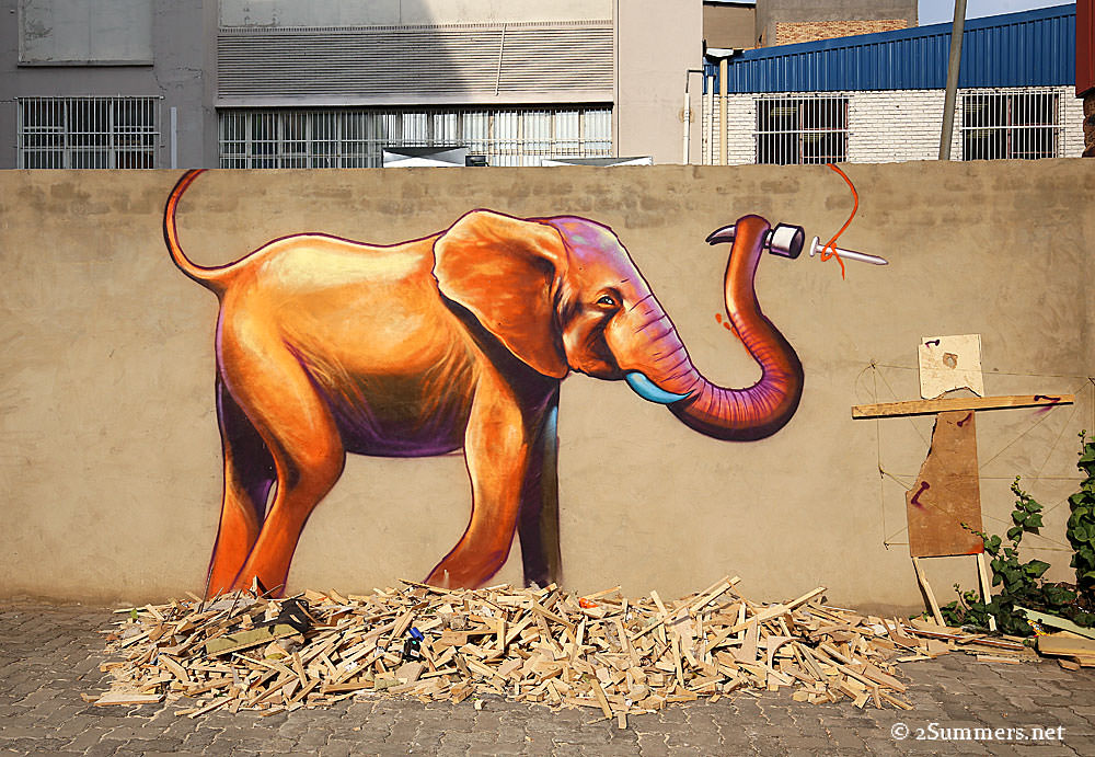 Golden-elephant