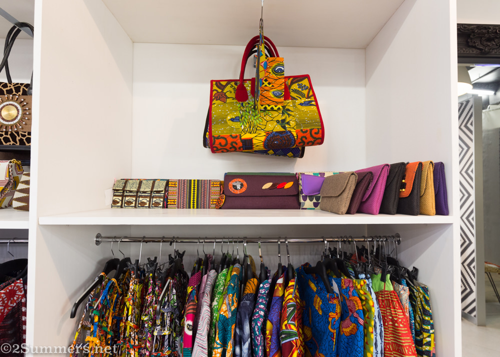 Handbags and clothes in Hlamvu