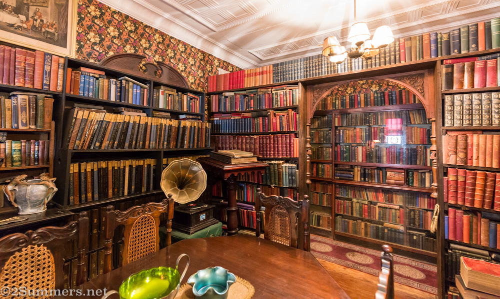 Lindfield House library