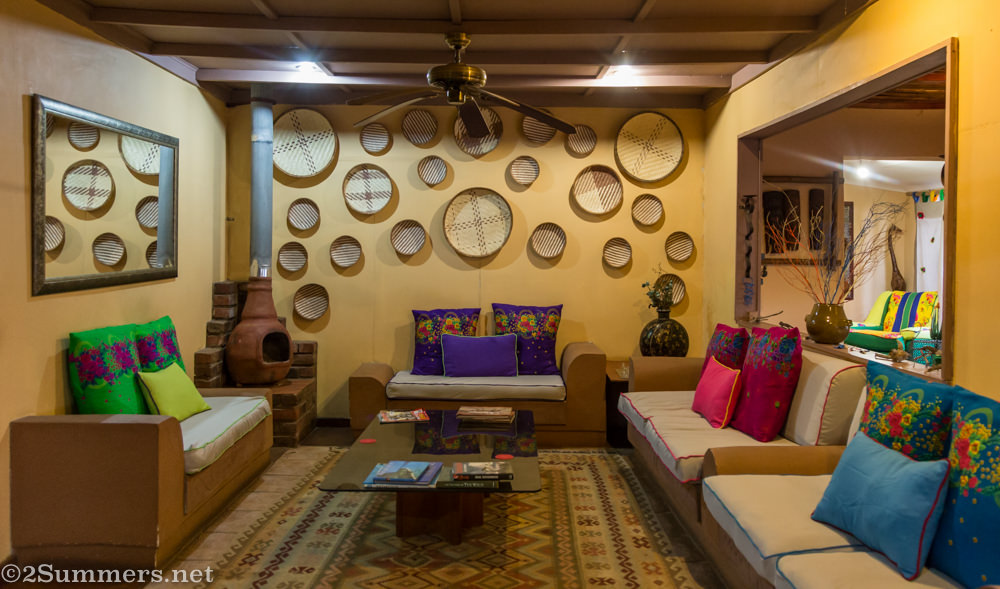 Lounge area in Shiluvari