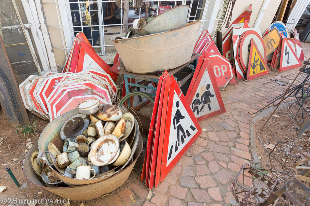 Street signs at Sinkhuisie