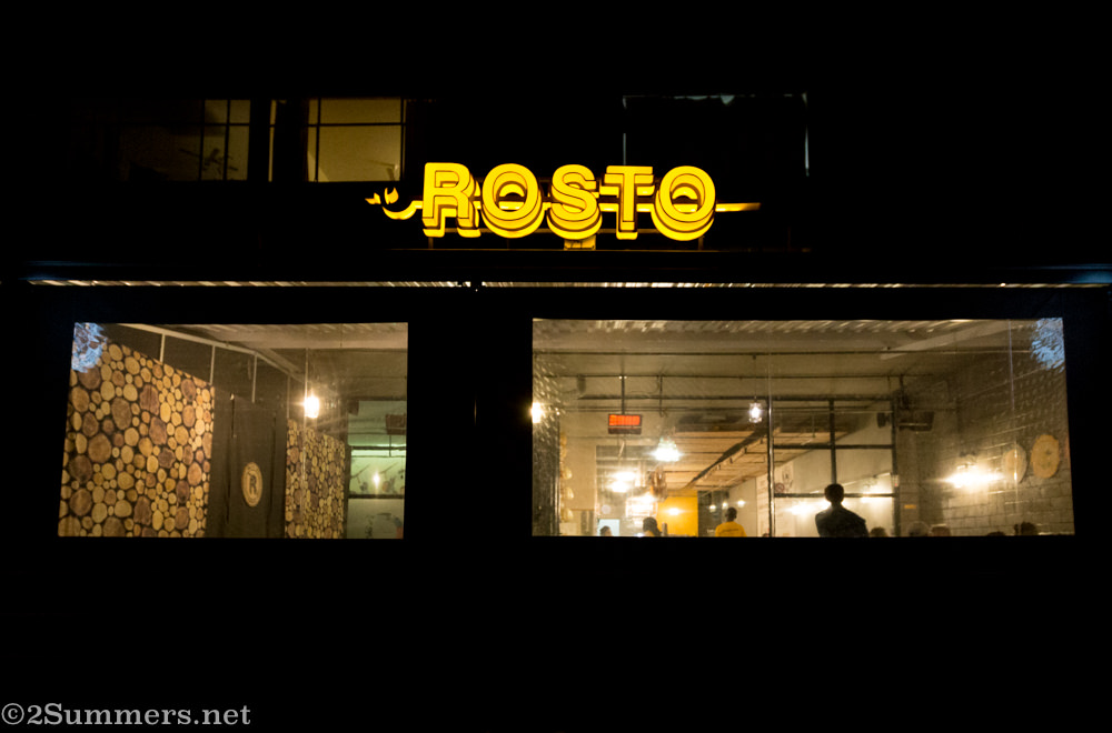 Rosto in Linden - outside at night