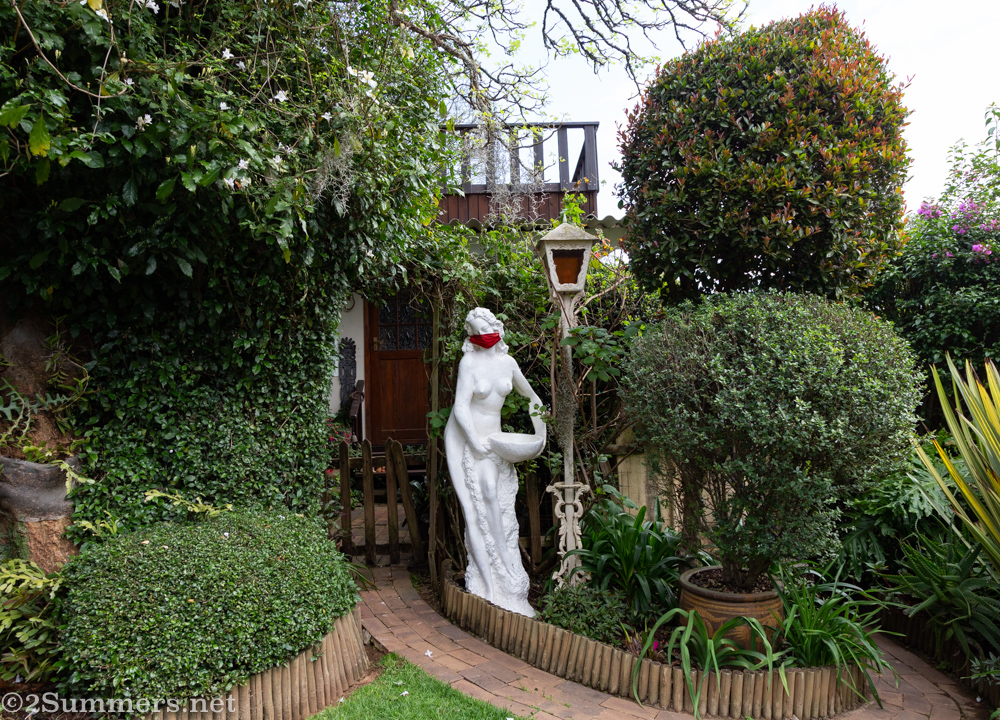 Statue with a mask on in Kaapsehoop