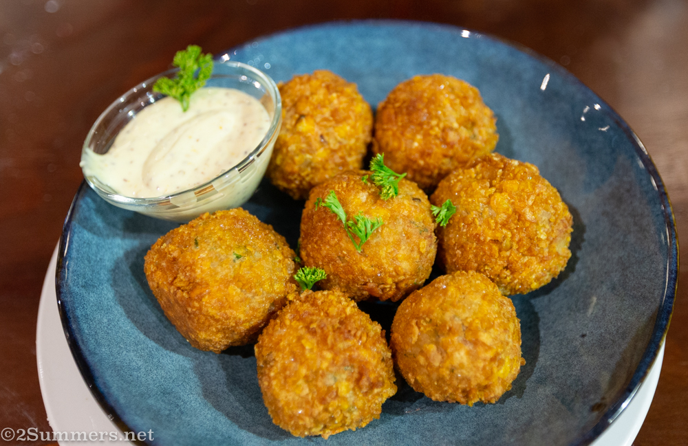 Completed bitterballen