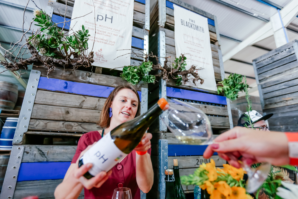 Hanneke serves pH wine