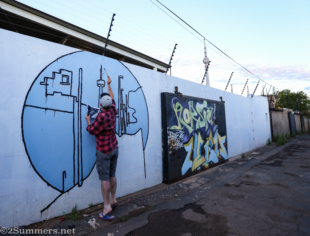 Thorsten painting his sketch