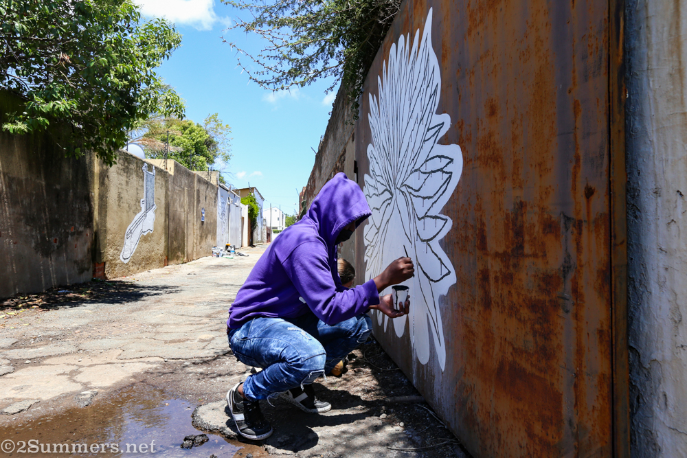Yucca painting in the alley