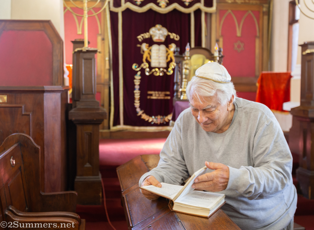 Hymie Brest looking for a prayer