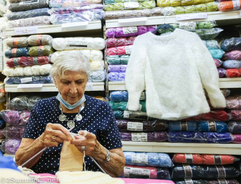 Design knitting consultant