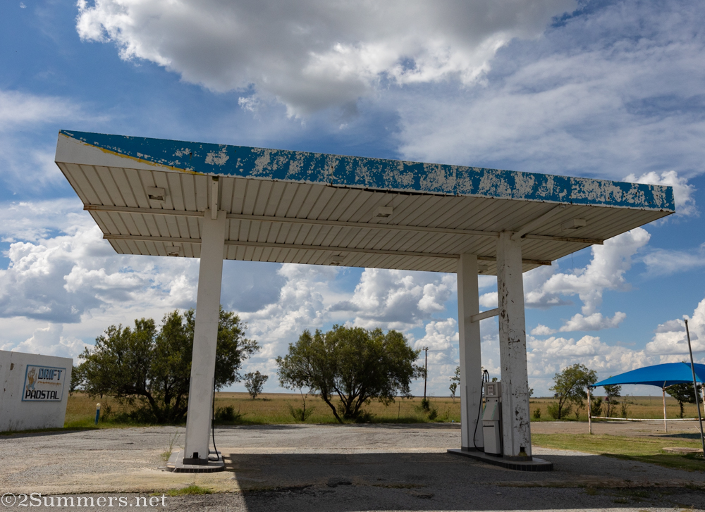Abandoned petrol pumps at Jakkalsdrift