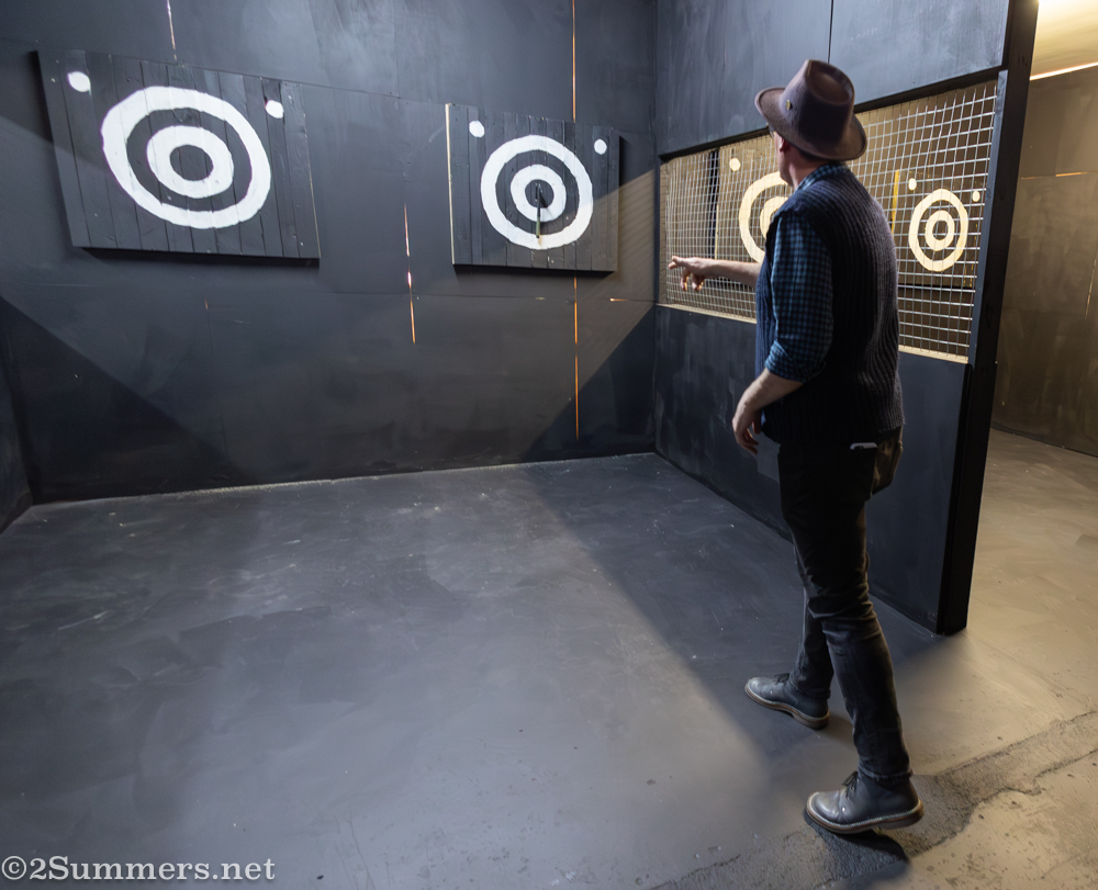 Thorsten throws an axe