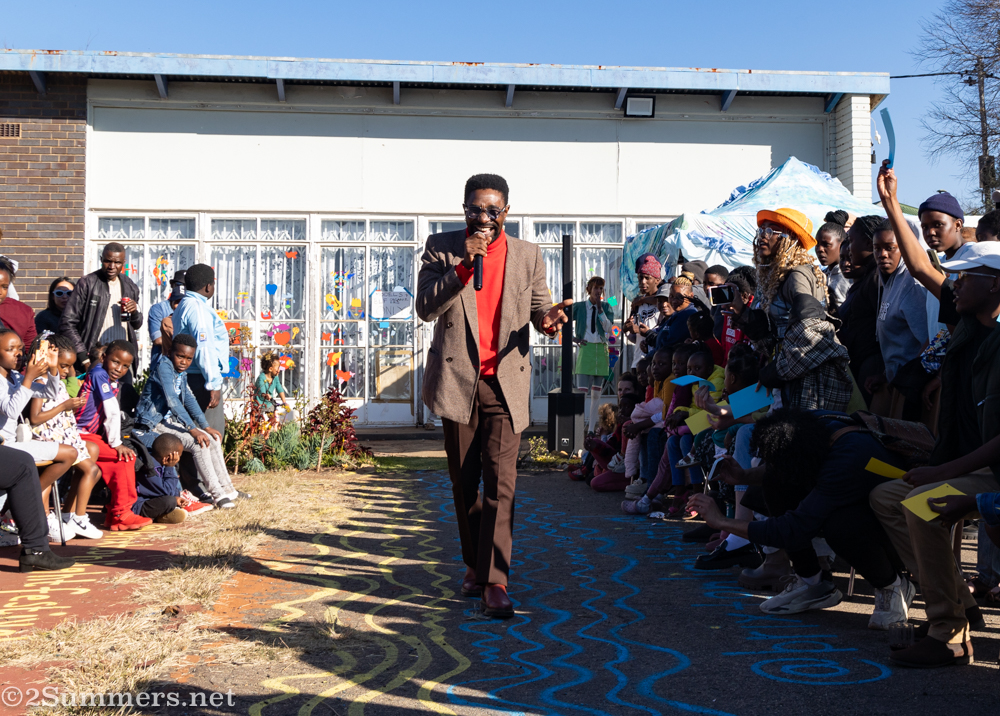 Frayznix, the MC of the day.