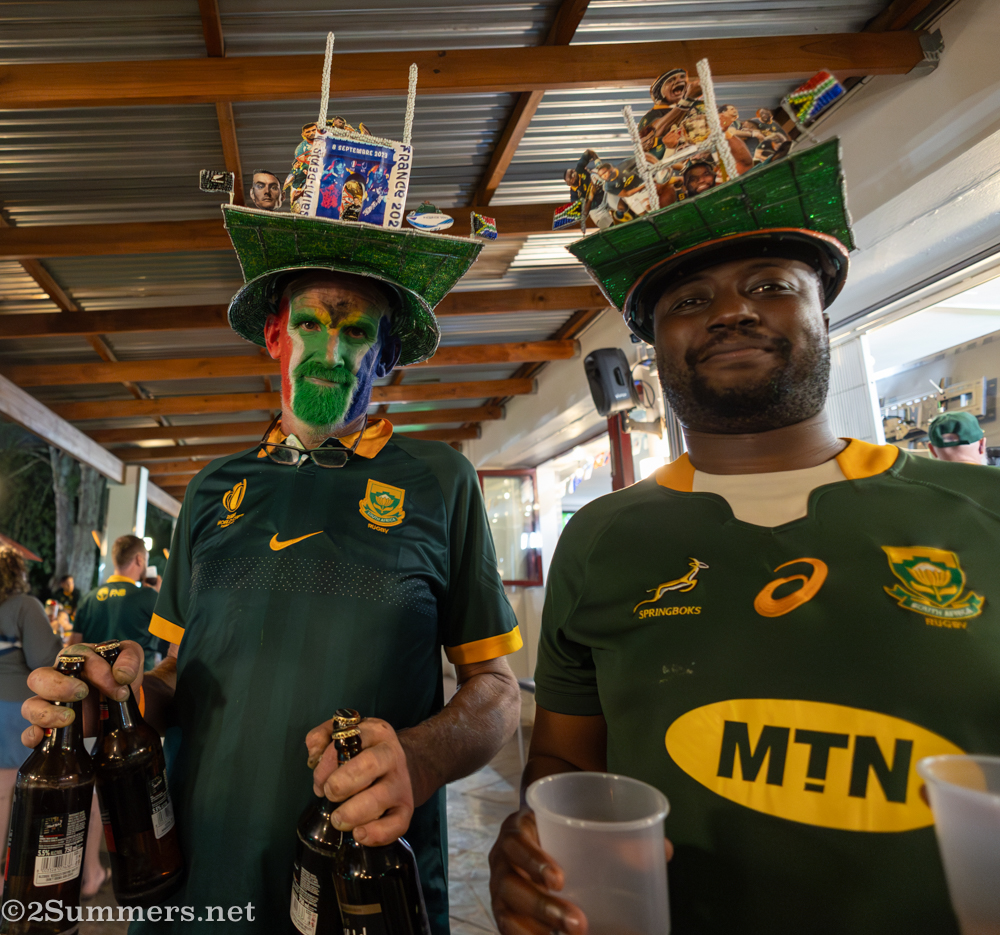 Superfans in makarapas