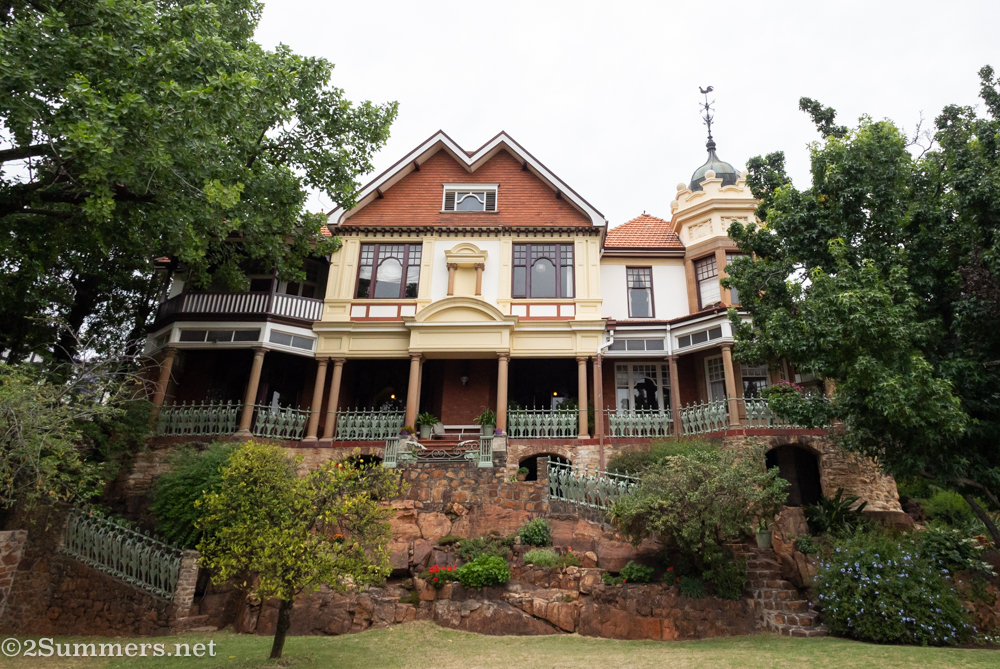 The back of Dolobran