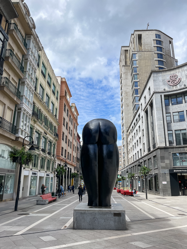 Butt sculpture in Oviedo